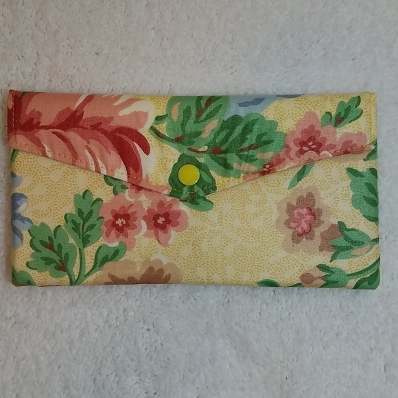Handmade Vintage Print Floral Clutch - Picture 1 of 8
